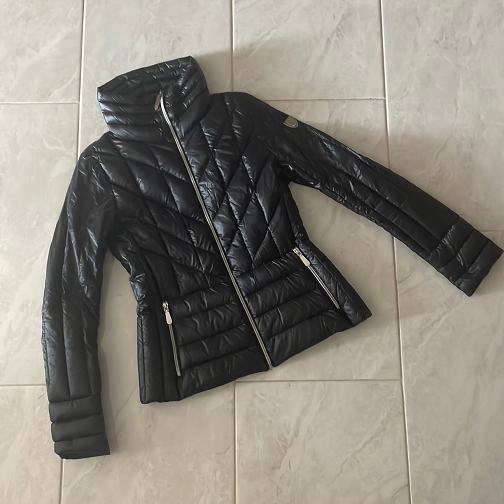 Black lightweight puffer jacket